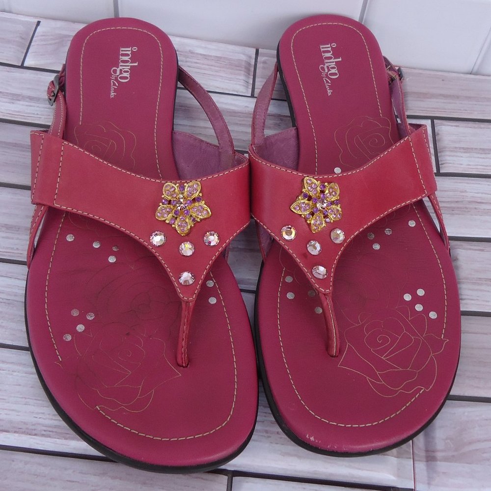 SIZE 8.5. INDIGO by Clark’s leather thongs sandals.